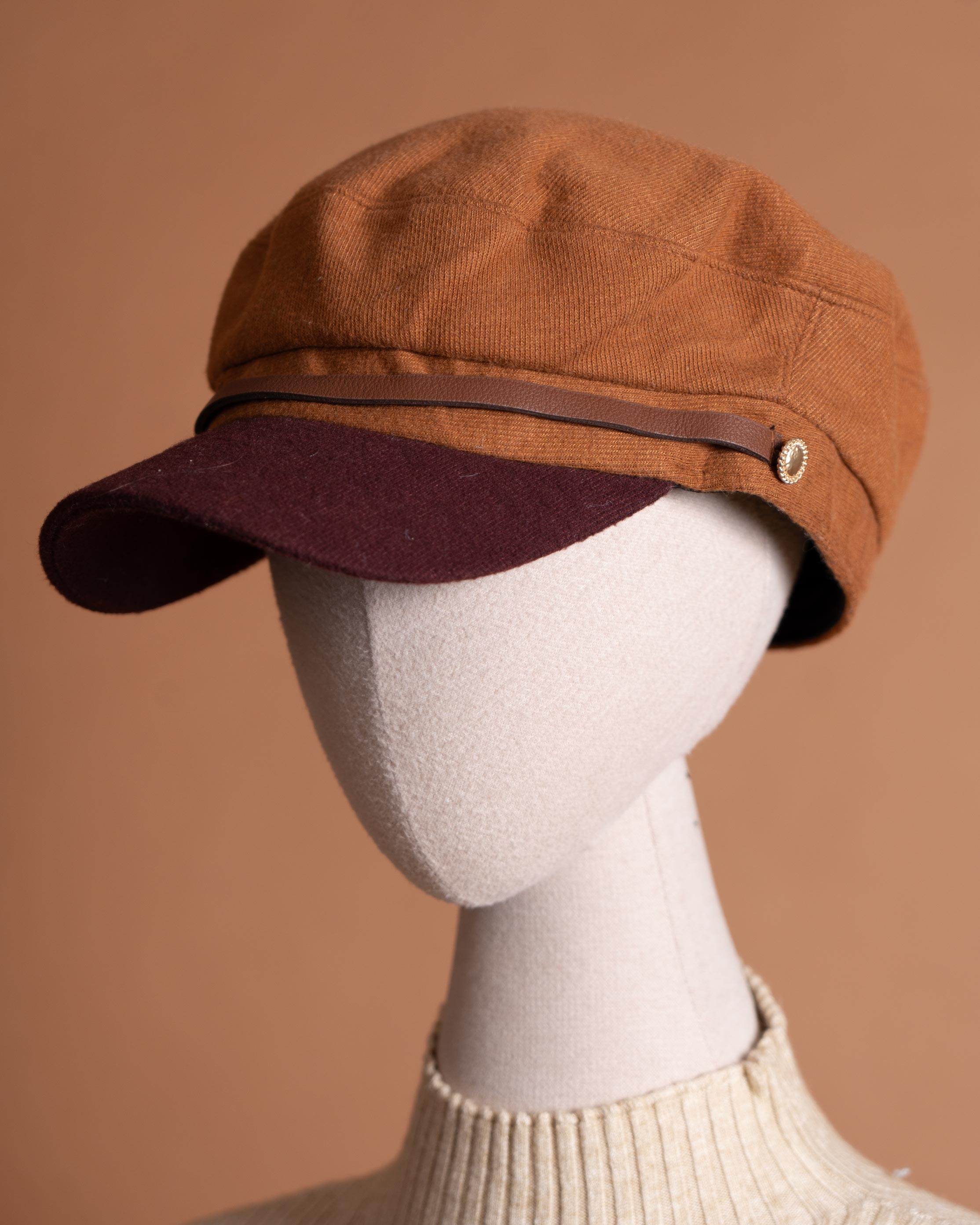 کلاه نارنجی لبه زرشکی